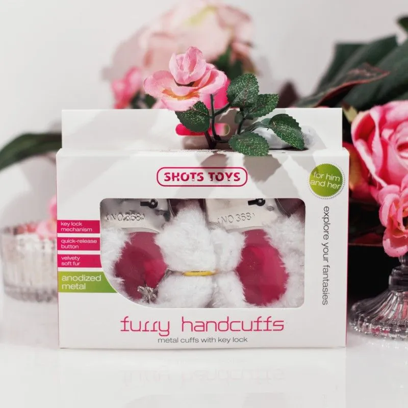 наручники декоративные с мехом shots beginner"s handcuffs furry, белые в Севастополе