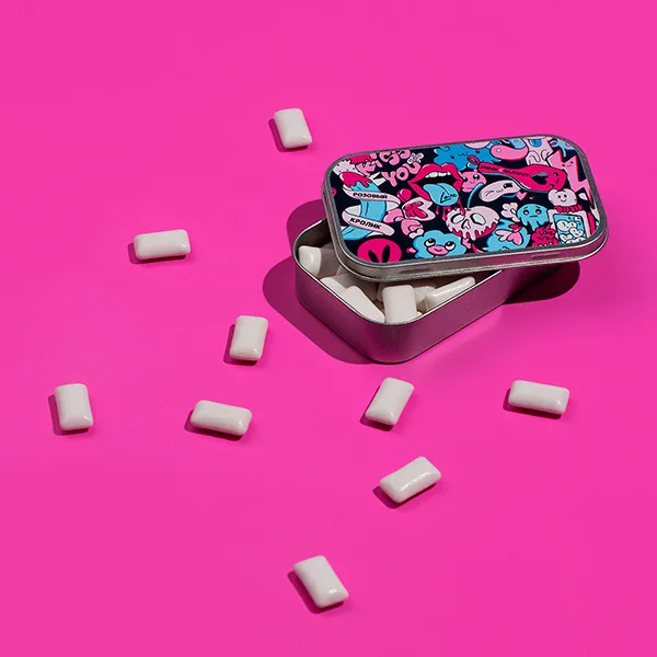 жевательная резинка pinkrabbit с логотипом в жестяной баночке в Севастополе