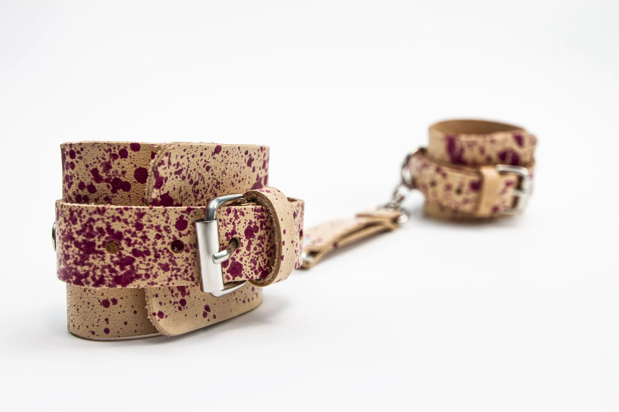 наручники широкие сплэш ручная окраска, красные брызги в Севастополе