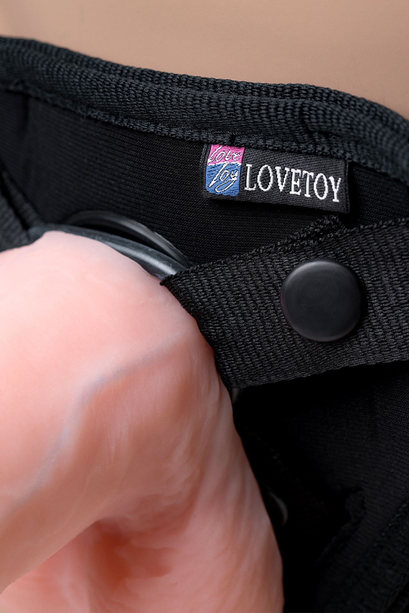 страпон на креплении lovetoy uni strap 7" harness best of all с вибрацией, телесный в Севастополе